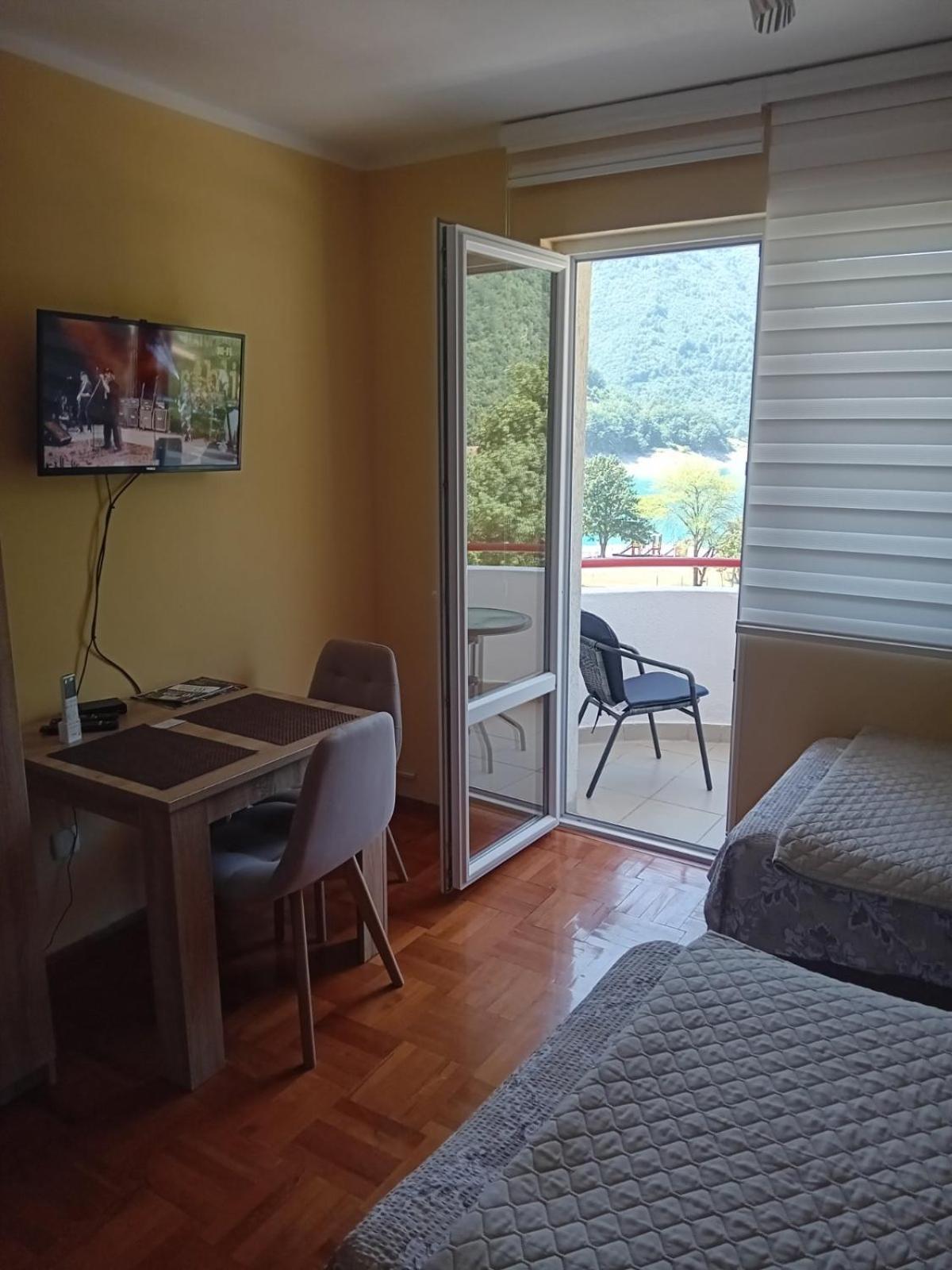פלוזינה Studio Apartman D&S מראה חיצוני תמונה